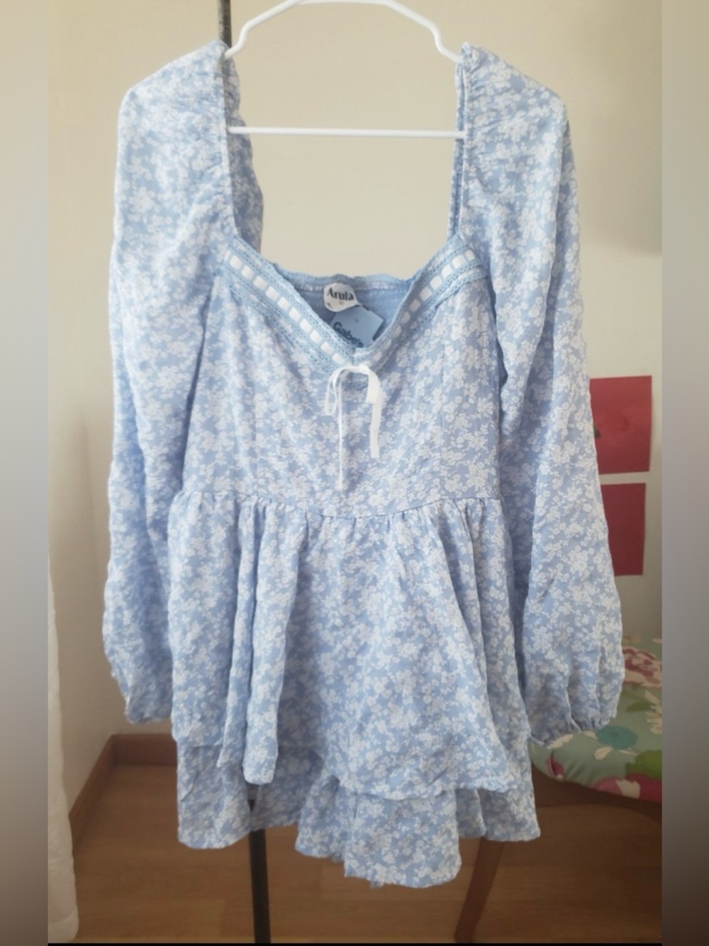 NWT Women’s ARULA Blue and White Floral Long Sleeve Romper